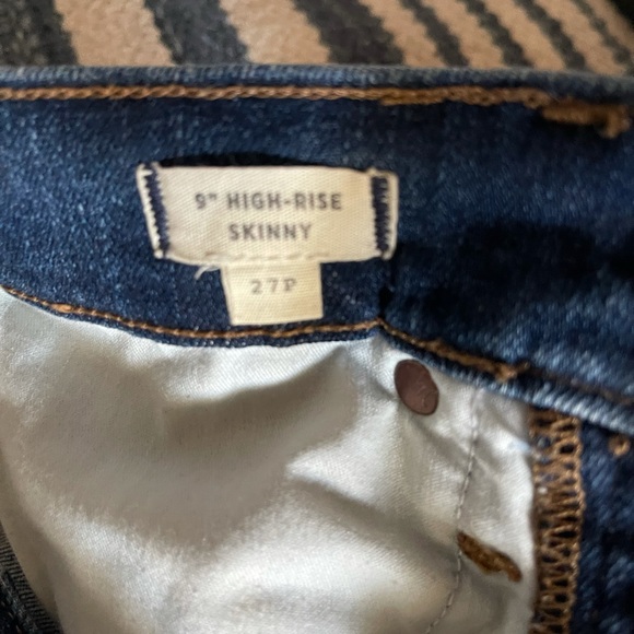 Madewell 9” rise skinny with distressed hem 27p - Picture 2 of 4